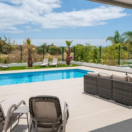 Apartment Oceanview Luxury 4 Bedroom Villa, Private Pool,close To Meia Praia *