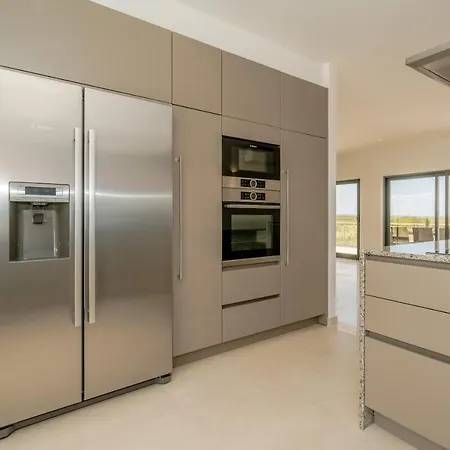 Oceanview Luxury 4 Bedroom Villa, Private Pool,close To Meia Praia Apartment *