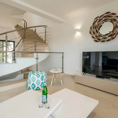 Oceanview Luxury 4 Bedroom Villa, Private Pool,close To Meia Praia Apartment *