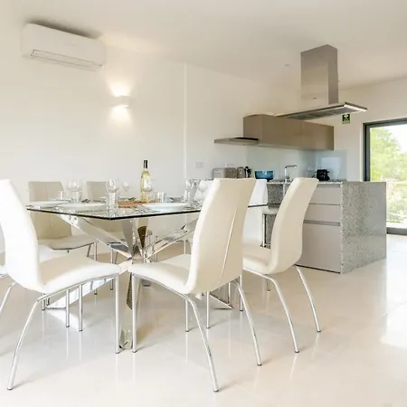 Oceanview Luxury 4 Bedroom Villa, Private Pool,close To Meia Praia Apartment