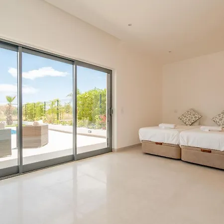 Oceanview Luxury 4 Bedroom Villa, Private Pool,close To Meia Praia Apartamento *