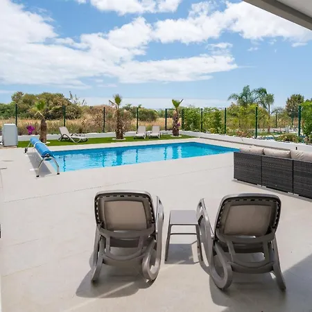 Oceanview Luxury 4 Bedroom Villa, Private Pool,close To Meia Praia Lagos
