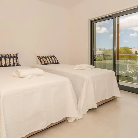 Oceanview Luxury 4 Bedroom Villa, Private Pool,close To Meia Praia Apartamento