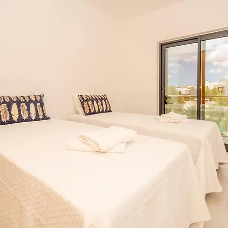 Oceanview Luxury 4 Bedroom Villa, Private Pool,close To Meia Praia Apartamento