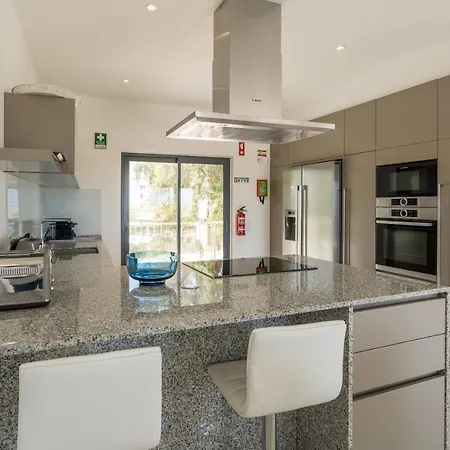 Apartamento Oceanview Luxury 4 Bedroom Villa, Private Pool,close To Meia Praia