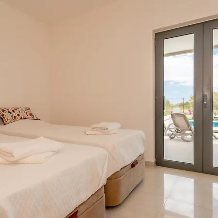 Oceanview Luxury 4 Bedroom Villa, Private Pool,close To Meia Praia * Lagos