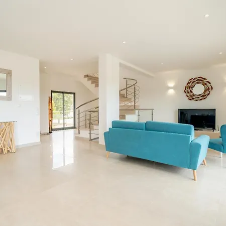 Oceanview Luxury 4 Bedroom Villa, Private Pool,close To Meia Praia *