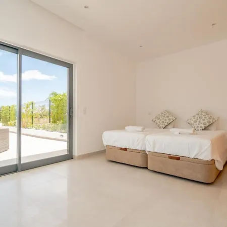 Oceanview Luxury 4 Bedroom Villa, Private Pool,close To Meia Praia *