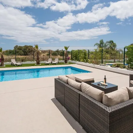 Oceanview Luxury 4 Bedroom Villa, Private Pool,close To Meia Praia Apartment *
