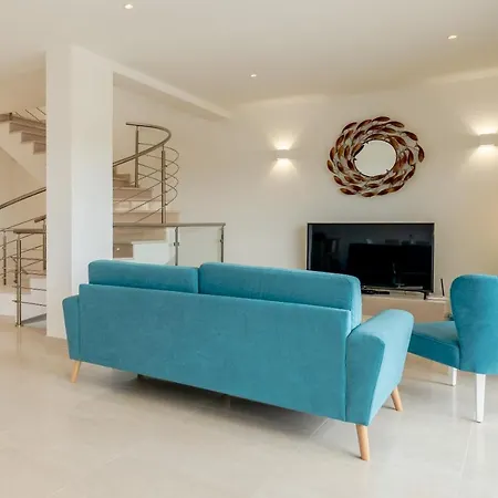 Oceanview Luxury 4 Bedroom Villa, Private Pool,close To Meia Praia *