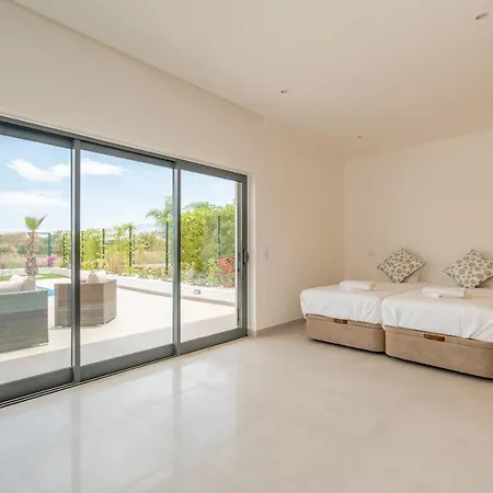 Oceanview Luxury 4 Bedroom Villa, Private Pool,close To Meia Praia Apartment *