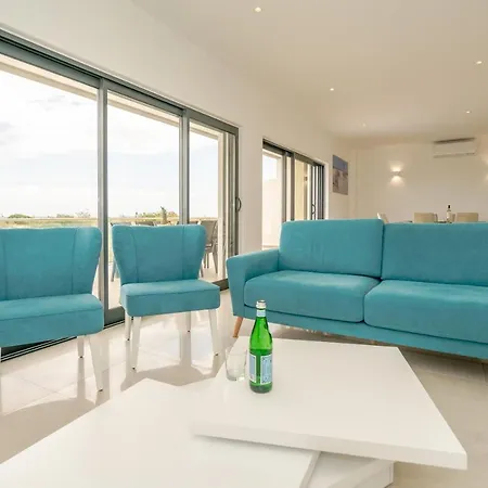 Apartment Oceanview Luxury 4 Bedroom Villa, Private Pool,close To Meia Praia Lagos