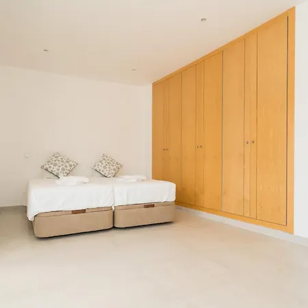 Apartment Oceanview Luxury 4 Bedroom Villa, Private Pool,close To Meia Praia Lagos