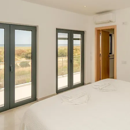 Oceanview Luxury 4 Bedroom Villa, Private Pool,close To Meia Praia Lagos